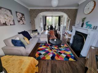 3 Bed Spacious House with Parking - Manchester - 0