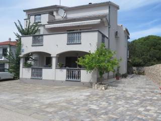 Apartmani Di-Ana - Pakoštane - 0