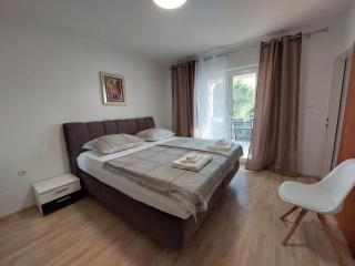 Apartments with parking space Mundanije, Rab - 4953 - 0