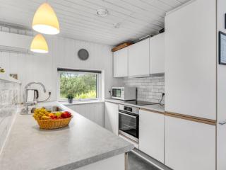 Holiday Home Yngve - 1-2km from the sea by Interhome - 4