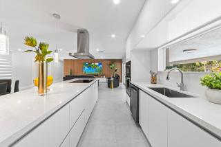 Exclusive Retreat Poolside Oasis and Entertainment L49 - 4