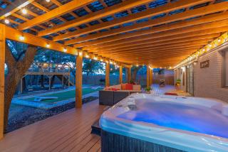 Hot tub retreat with tree deck near Six Flags - 2