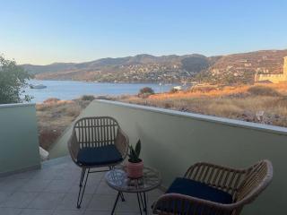 Perdika's Cove, spacious sea view family home - Perdhika - 4