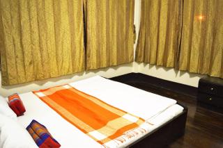 28 Rachabutr Hostel - 1