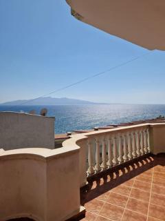 Flat with amazing view on sea - Sarandë - 4