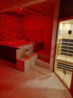 Maison 2 à 4 pers Spa Sauna - - 0