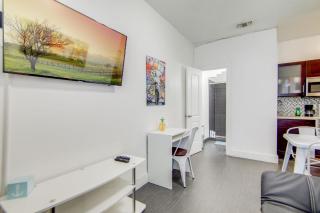 Cozy South Beach 1BR Apt Near Beach & Ocean Drive - 5