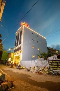 Hotel Surya Empire - 7
