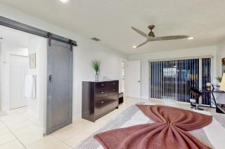 Modern Getaway - Cape Coral - 1