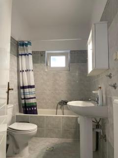 Eva's Apartment 2 BDR - 4