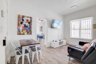 2 B/R- Heart of South Beach, Near Ocean Dr & Beach - 7