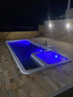 Cabo Frio, Piscina de frente pro Mar, Pé na areia - 2