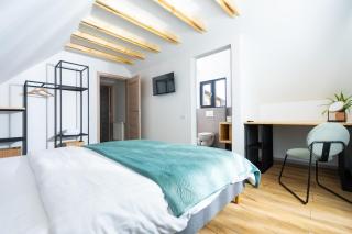 The Bear Chalet with Private Hot Tub - Buşteni - 4