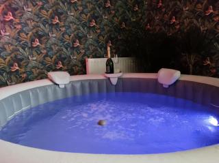 Amour & Romance l Jacuzzi XXL l Table de massage - 4