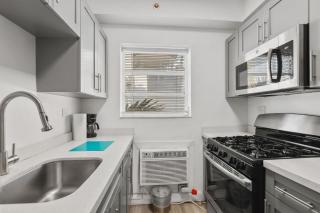 Balcony Chic Apt, w/2 Queenbeds, on Ocean Dr Beach - Miami Beach - 4