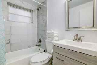 Balcony Deco Apt, w/2 QueenBeds, on Ocean Dr Beach - 7