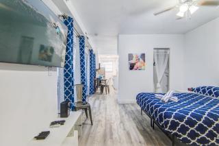 Balcony Deco Apt, w/2 QueenBeds, on Ocean Dr Beach - Miami Beach - 4