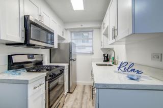 Balcony Deco Apt, w/2 QueenBeds, on Ocean Dr Beach - Miami Beach - 2