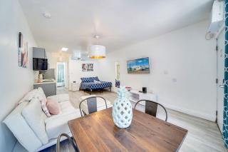 Beachy 1 b/r, w/2 Queen Beds, On Ocean Drive Beach - Miami Beach - 9