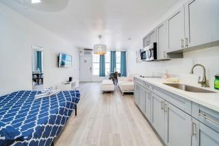 Beachy 1 b/r, w/2 Queen Beds, On Ocean Drive Beach - Miami Beach - 5