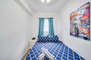 Beachy 1 b/r, w/2 Queen Beds, On Ocean Drive Beach - Miami Beach - 1