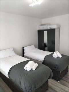Remaj Service Accommodation, Sleep 7 - Dagenham - 3