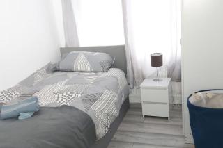 Remaj Service Accommodation, Sleep 7 - Dagenham - 2