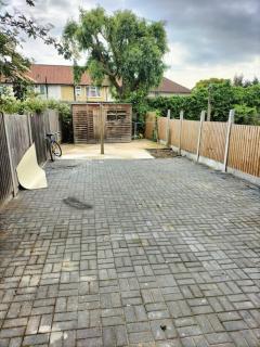 Remaj Service Accommodation, Sleep 7 - Dagenham - 1