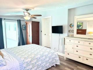 Cocoa Beach Bungalow, Dream House & Vacation Paradise! - 1