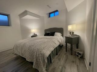 Private modern basement - Aurora - 0