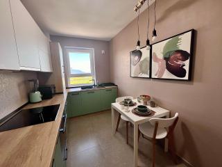 FLH Best View Elegance - Balcony, Free Parking, Bathtub & AC near Coresi Mall - 7