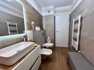 FLH - Best View Elegance with Balcony & Free Parking - Brasov - 1