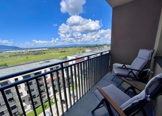 FLH Best View Elegance - Balcony, Free Parking, Bathtub & AC near Coresi Mall - 9