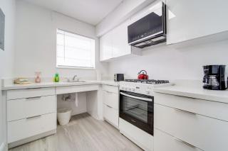 Deco Beachside Apt, w/2 Queen Beds, Washer/Dryer - 8