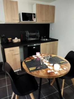 Studio romantique à Baixas avec Jacuzzi - 35m² - 1