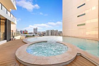 Metropolis Mirage - A Poolside CBD Studio - Darwin - 9