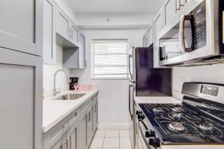 Steps 2 Beach, Prime Ocean Dr Condo w/2 Queen Beds - 2