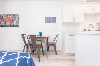 Ocean Drive Deco Apt w/2 Queen Beds, Steps 2 Beach - Miami Beach - 7