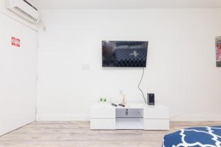 Ocean Drive Deco Apt w/2 Queen Beds, Steps 2 Beach - Miami Beach - 2