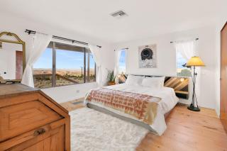 High View Haven - Hot Tub, Fire Pit, BBQ in Joshua Tree! home - 1
