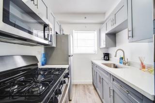 Steps 2 Beach, Ocean Drive Deco Apt w/2 Queen Beds - 3