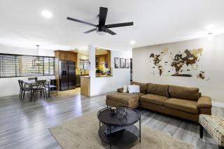Sky Harbor House - Centrally Located withHot Tub home - 4