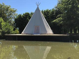 Évasion Nature: Tipi sur Pilotis avec Étang, Barque et Pétanque à Maulde, Frontière Belge - FR-1-510-148 - - 8