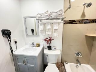 Town and Country Inn - 9
