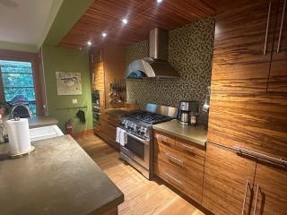 Creekside Setting Right Near Downtown And Bogert Park - 7