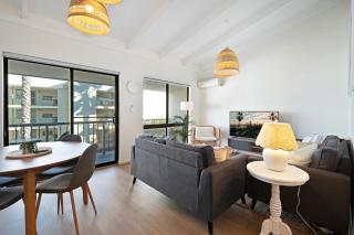 Beach Stay Scarborough - Bonus Single Bed - Pool with Slide - 3