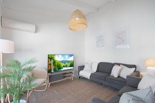 Beach Stay Scarborough - Bonus Single Bed - Pool with Slide - 2