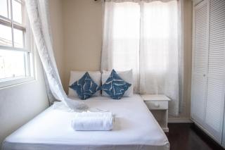 A relaxing retreat a few steps from the sun-soaked Dover Beach and the vibrant S - Christ Church - 5