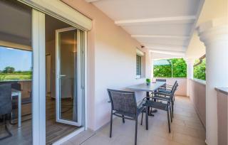 2 Bedroom Lovely Apartment In Valbandom - Valbandon - 9