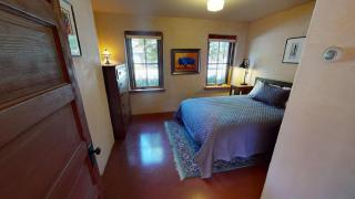 This Deluxe Colonial 4--bedroom Home Offers The Best Of Bozeman! - Bozeman - 3
